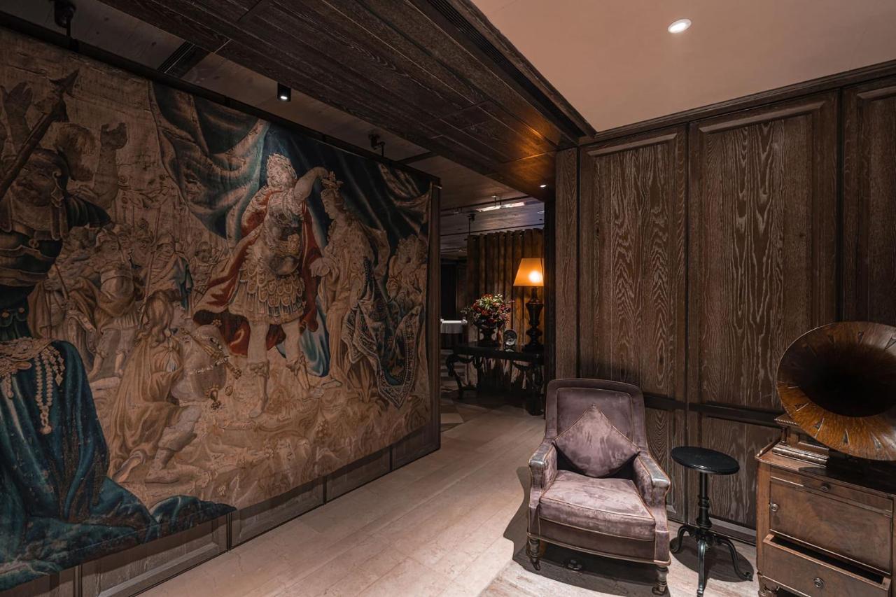 Palais De Chine Hotel Taipei Eksteriør billede Interior of the house